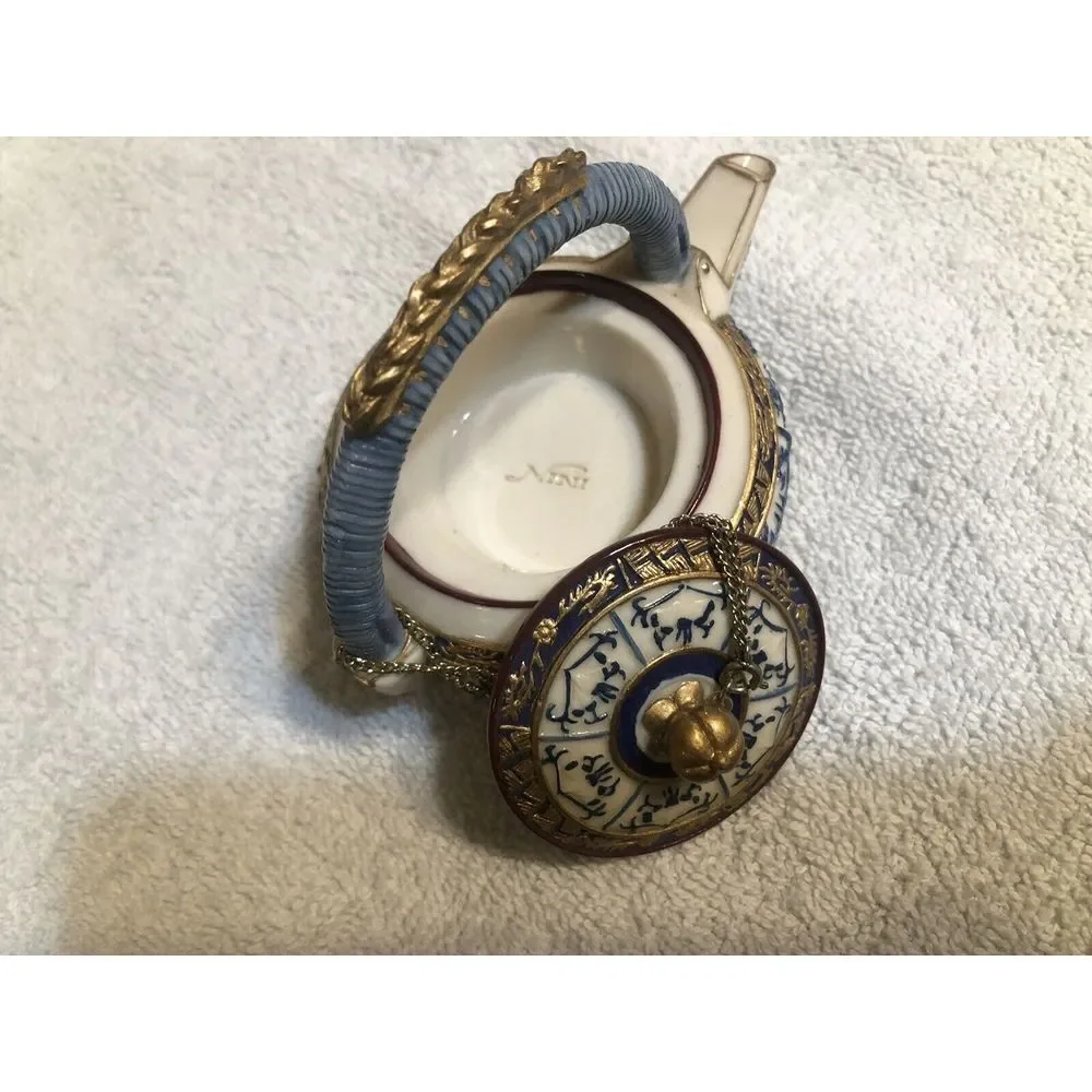 Vintage Nini Blue/White Teapot Miniature Item No. 6-21 Hand‎ Painted Chained Lid